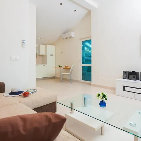 Hébergement de vacances Awesome In Blato With House Sea View